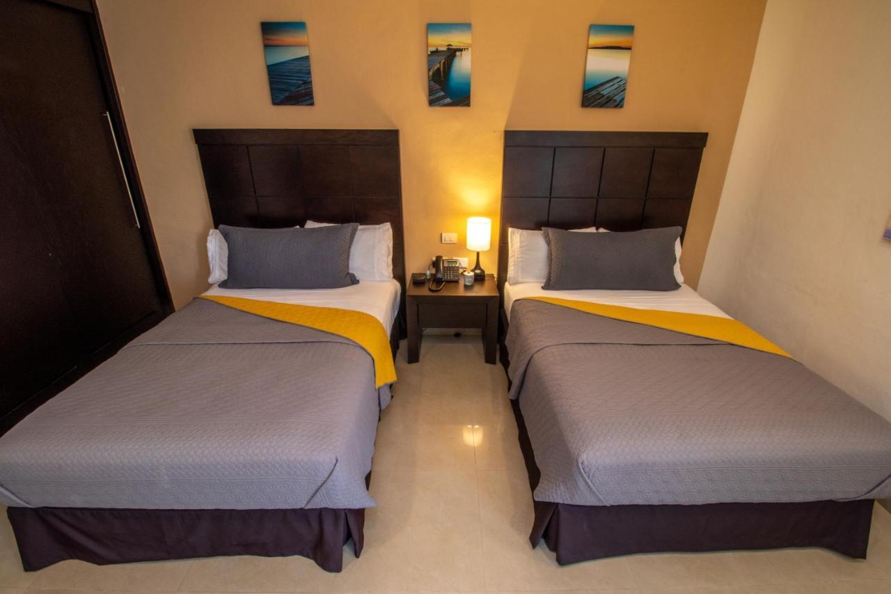 Hotel Villas Segovia Playa Del Carmen Exterior photo