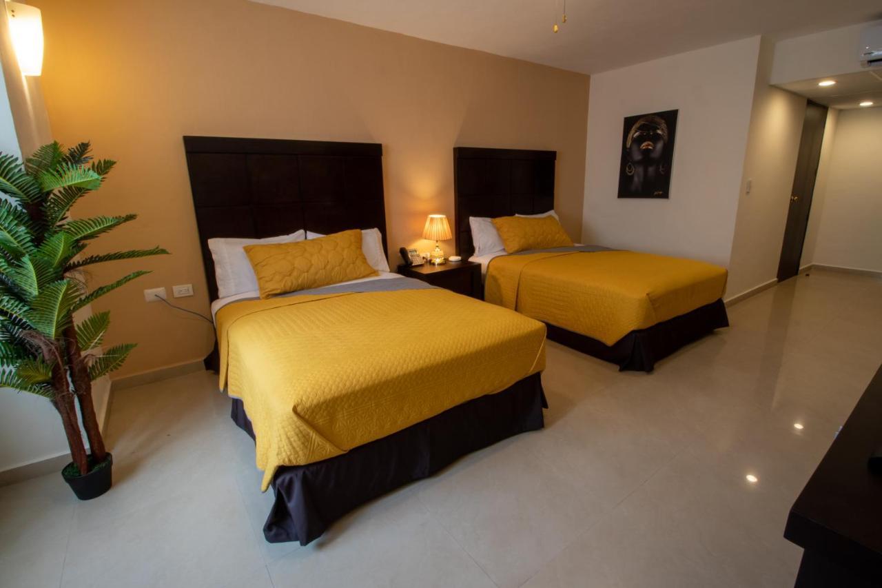 Hotel Villas Segovia Playa Del Carmen Exterior photo