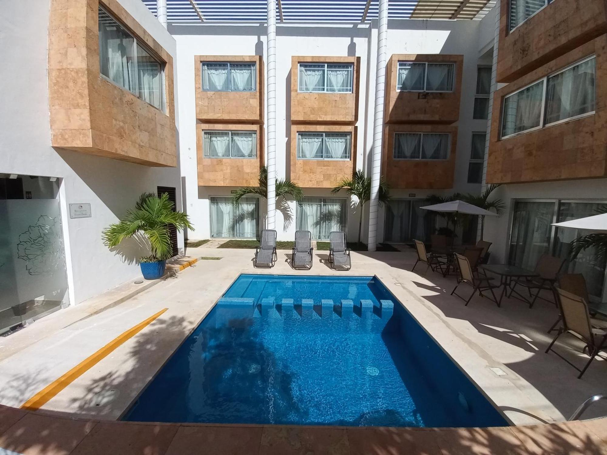 Hotel Villas Segovia Playa Del Carmen Exterior photo